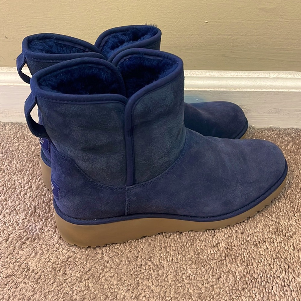 Excellent used condition Navy Ugg Kristen Boots